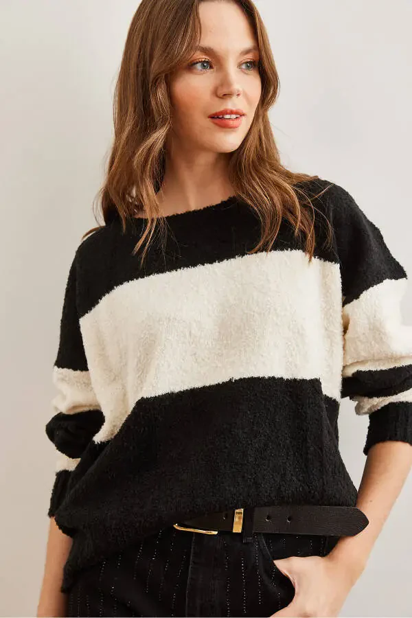 Women's Black Soft Textured Thick Stripe Knitted Sweater WMN-19000823 - 3