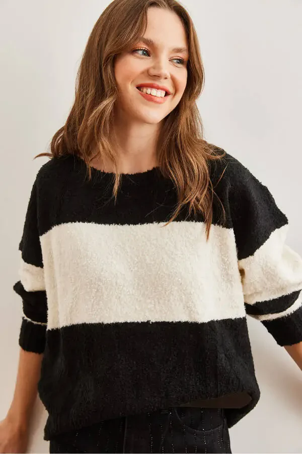 Women's Black Soft Textured Thick Stripe Knitted Sweater WMN-19000823 - 4