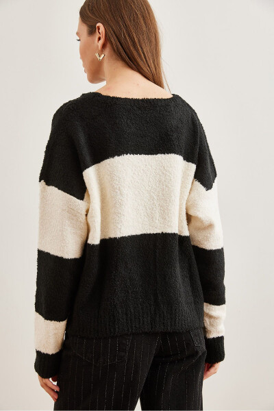 Women's Black Soft Textured Thick Stripe Knitted Sweater WMN-19000823 - 13