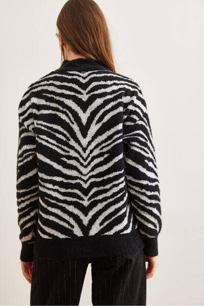 Women's Black Soft Textured Zebra SweaterKZK-19000899 - OLALOOK (1)