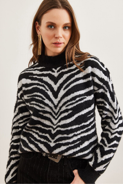 Women's Black Soft Textured Zebra SweaterKZK-19000899 - 3