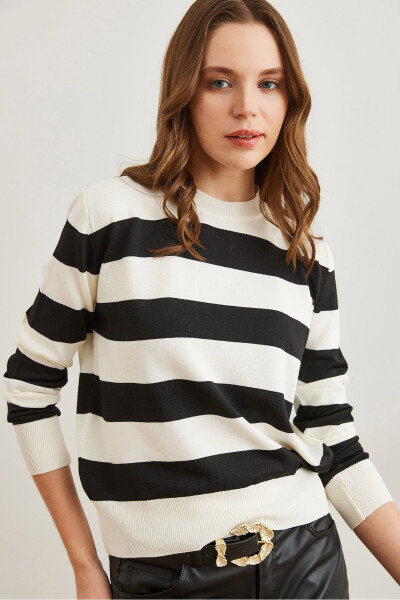 Women's Black Stripe Turtleneck Sweater KZK-19000904 - 4