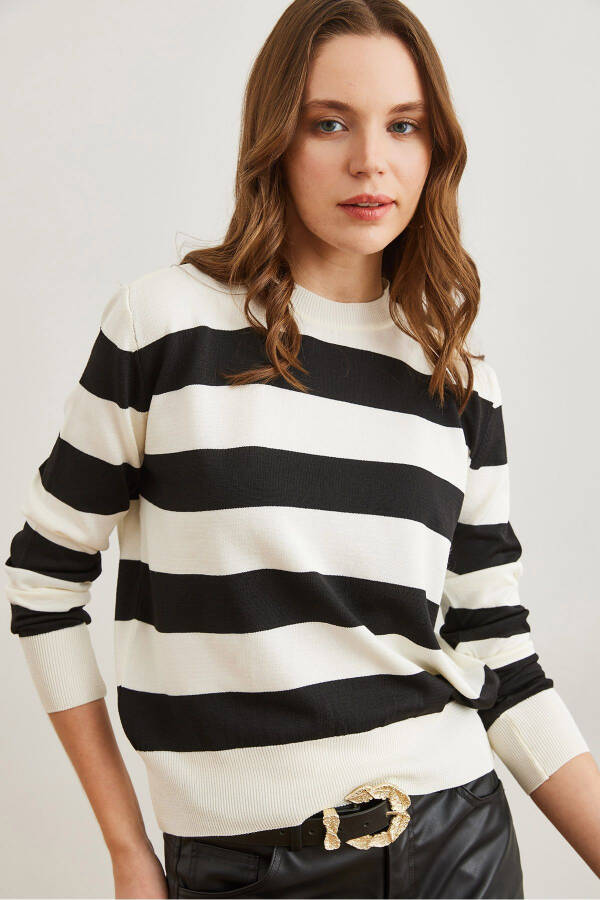 Women's Black Stripe Turtleneck Sweater KZK-19000904 - 4