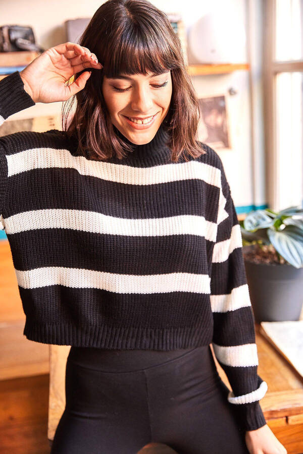 Women's Black Striped Half Fisherman Crop Knit Sweater KZK-19000402 - 3