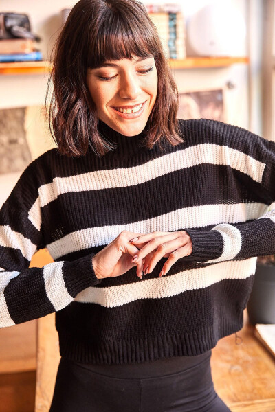 Women's Black Striped Half Fisherman Crop Knit Sweater KZK-19000402 - 4