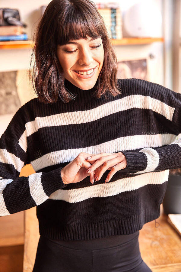 Women's Black Striped Half Fisherman Crop Knit Sweater KZK-19000402 - 4