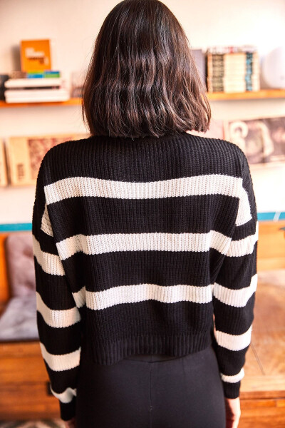 Women's Black Striped Half Fisherman Crop Knit Sweater KZK-19000402 - 5