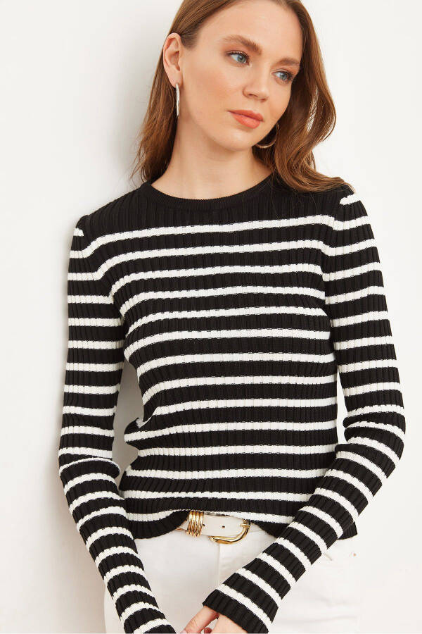Women's Black Striped Knitted Pullover KZK-19000852 - 1