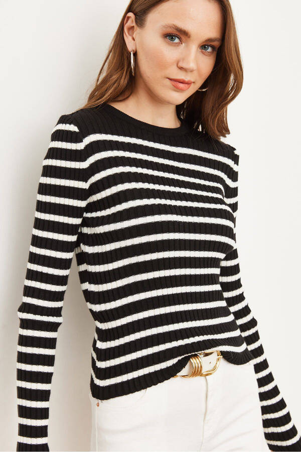 Women's Black Striped Knitted Pullover KZK-19000852 - 3