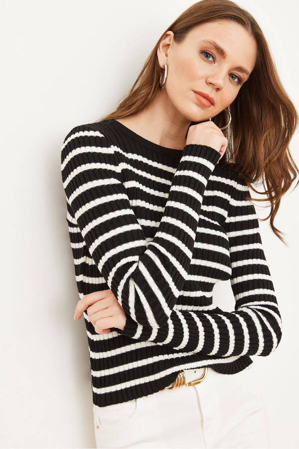 Women's Black Striped Knitted Pullover KZK-19000852 - 4