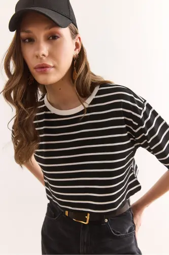 Women's Black Striped Oversize Crop T-Shirt TSH-19000877 - 4