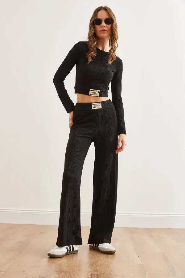 Women's Black Textured Badge Top and Bottom Set TKM-19000314 - 2