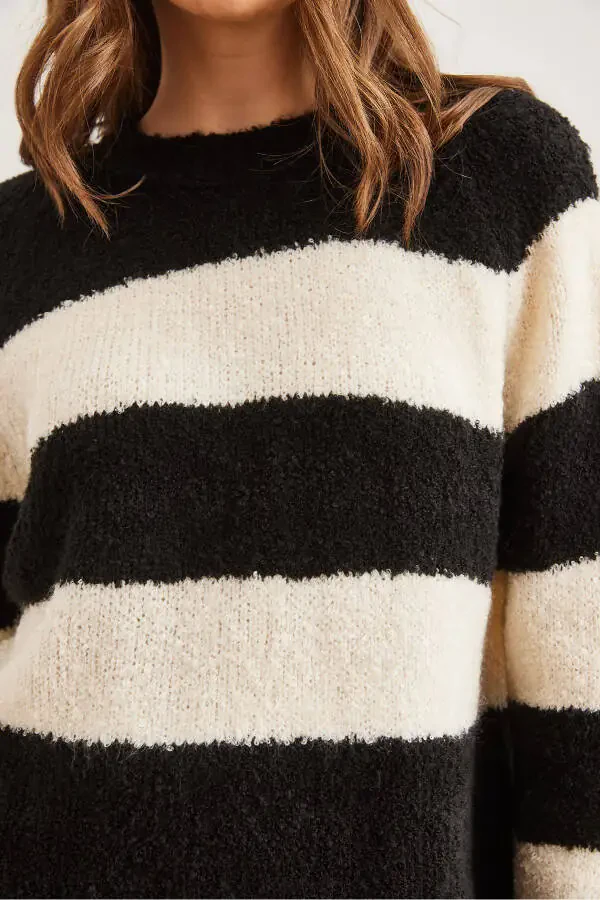 Women's Black Thick Striped Crew Neck Knitted Sweater KZK-19000903 - 6