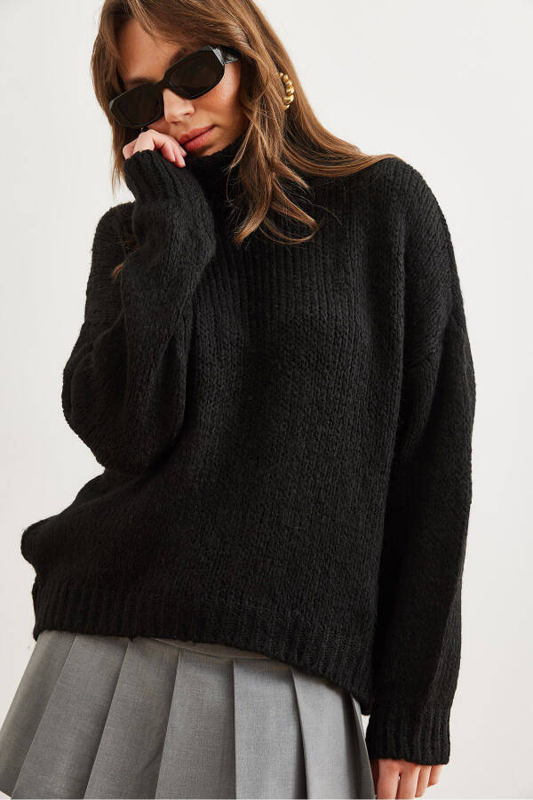 Women's Black Turtleneck Soft Textured Chunky Knit Sweater KZK-19000936 - 4