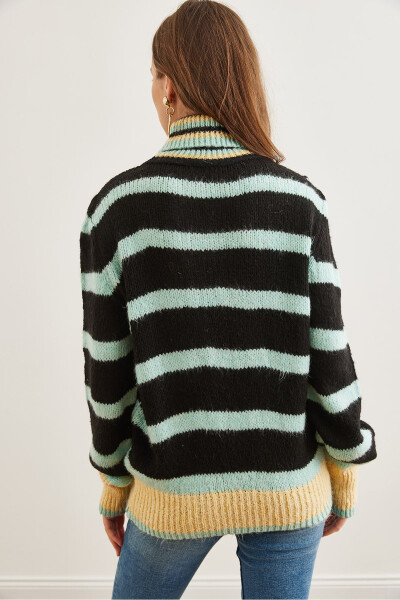 Women's Black Turtleneck Striped Soft Textured Knitted Sweater KZK-19000915 - 7