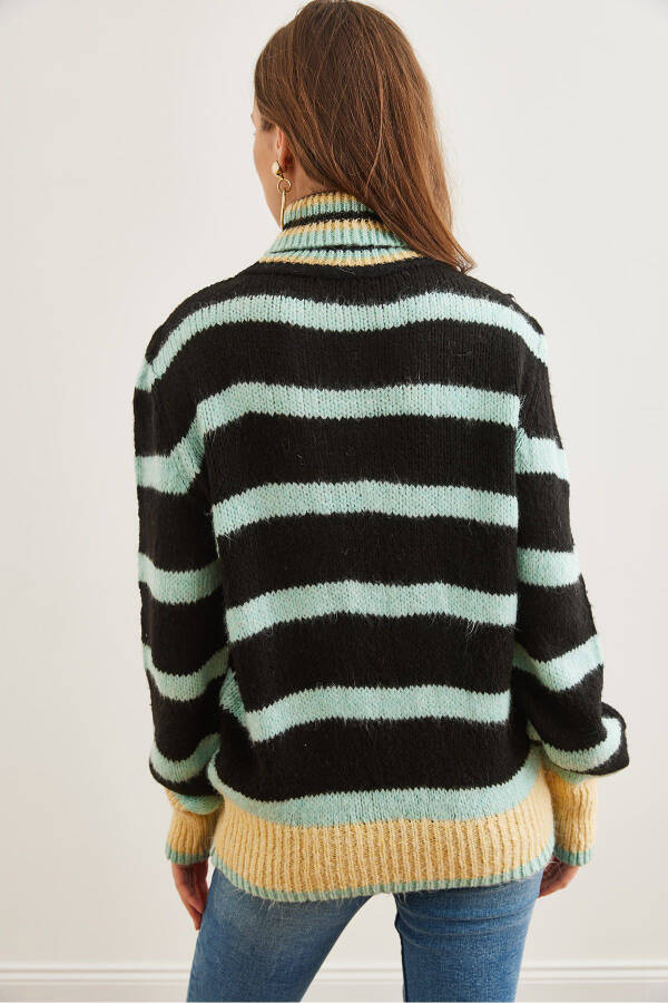 Women's Black Turtleneck Striped Soft Textured Knitted Sweater KZK-19000915 - 7