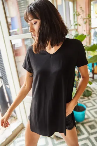 Women's Black V-Neck Side Slit Oversized Loose T- - 4