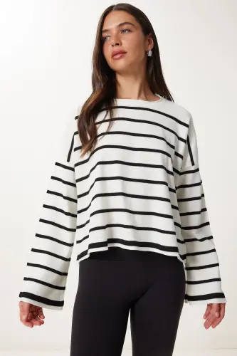 Women's Black White Striped Oversized Crop Knit Sweater US00659 - HAPPINESS İSTANBUL (1)