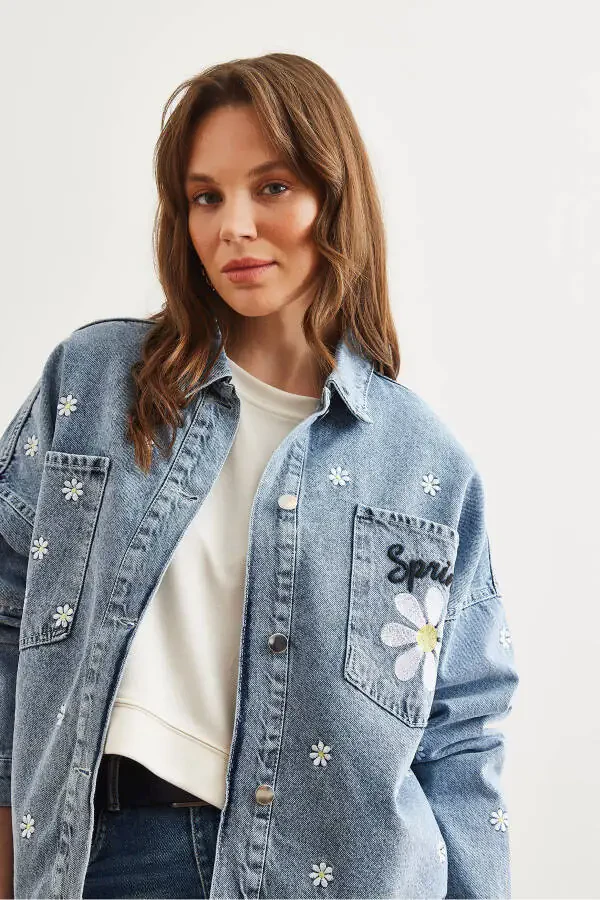 Women's Blue Pocket Daisy Embroidery Oversized Denim Jacket - 4