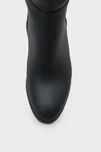 Women's boots with oval toe, side zipper and heels - 3