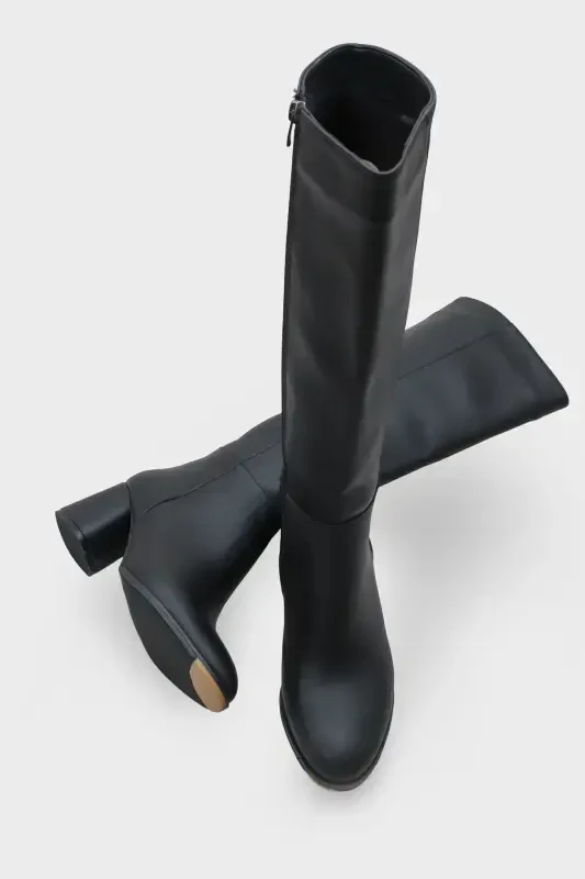 Women's boots with oval toe, side zipper and heels - 4