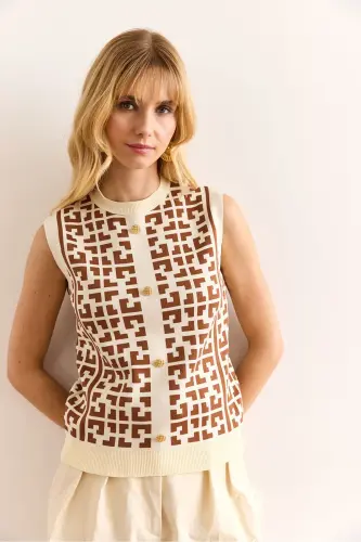 Women's Brown Button Detailed Geometric Patterned T-Shirt - 3