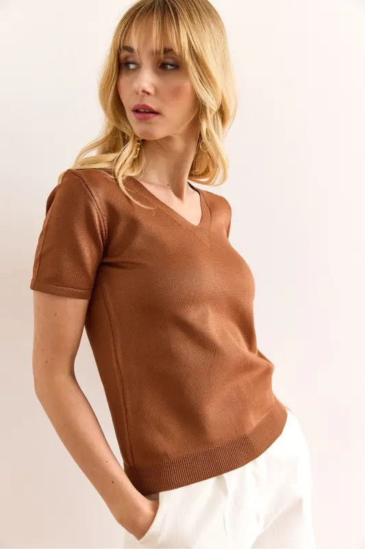 Women's Brown V Neck Short Sleeve Basic Knit Blouse - 4