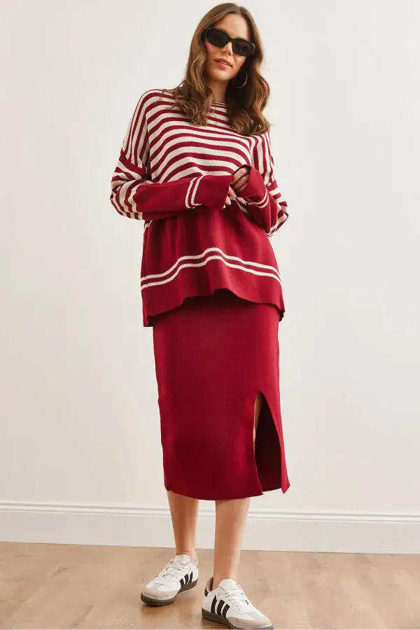 Women's Burgundy Knitted Upper Sweater and Lower Slitted Skirt Set TKM-19000321 - 1