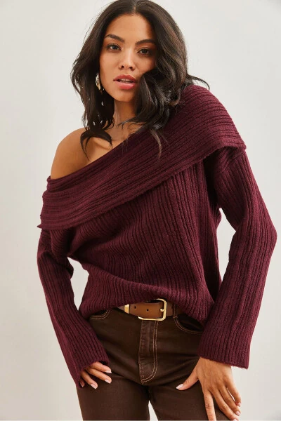 Women's Burgundy Madonna Neck Soft Textured Knitted Sweater KZK-19000708 - 4
