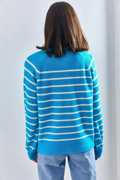 Women's Buttoned Fisherman Neck Striped Knit Sweater - 11