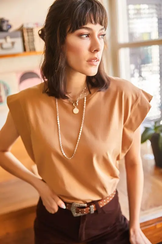 Women's Camel Armpit Detail Batwing T-Shirt TSH- - OLALOOK