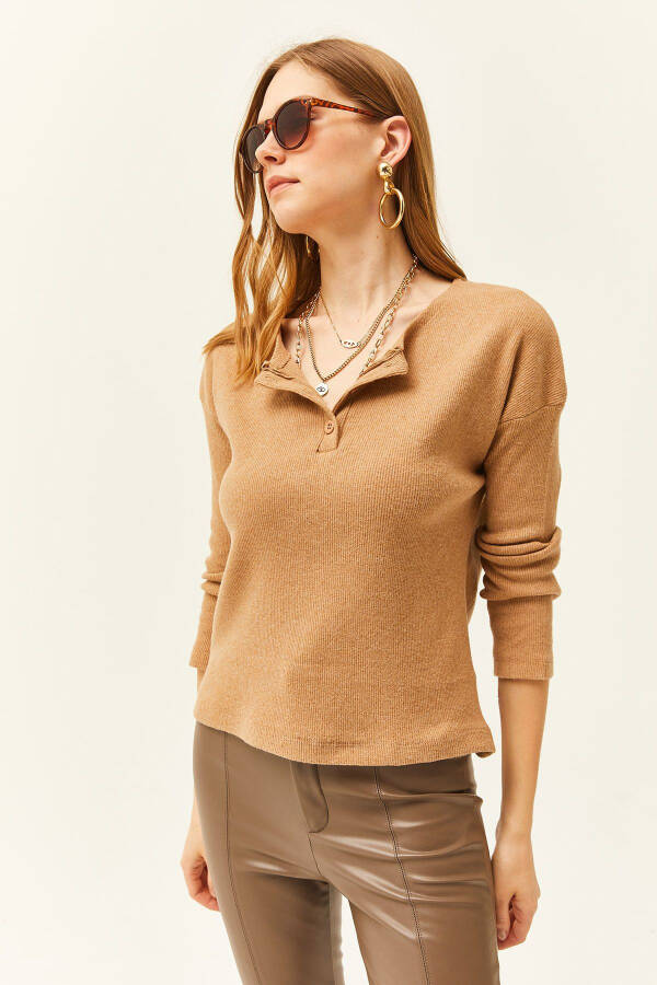 Women's Camel Buttoned Thistle Loose Sweater KZK-19000721 - 3