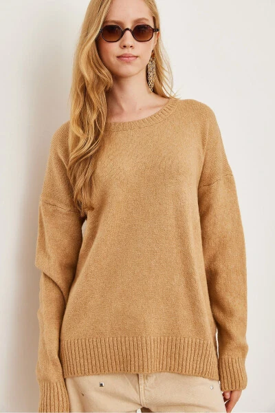 Women's Camel Crewneck Soft Textured Knit Sweater KZK-19000807 - OLALOOK (1)