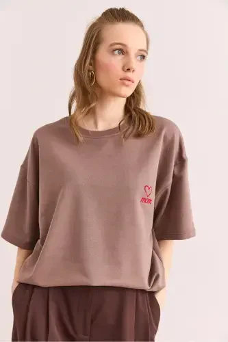 Women's Camel Mom Embroidered 2 Thread Oversize T-Shirt TS - 3