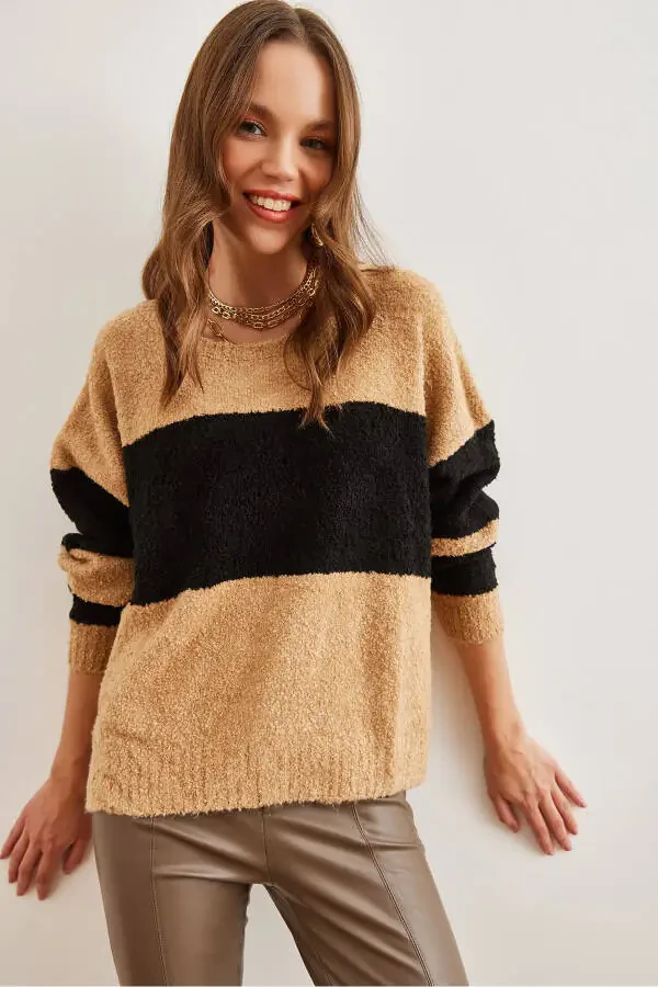 Women's Camel Soft Textured Chunky Cable Knit Sweater KZK-19000823 - 1
