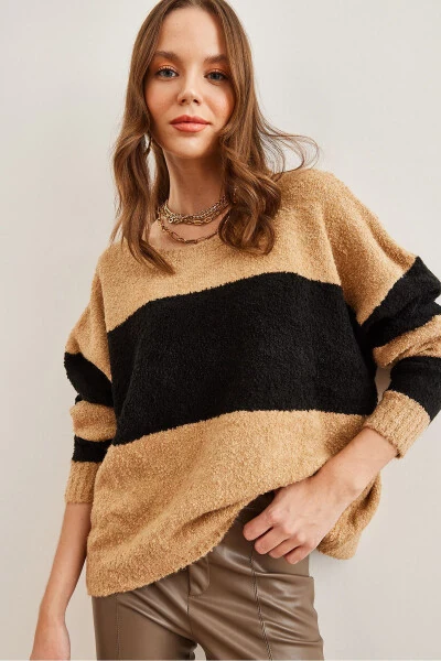Women's Camel Soft Textured Chunky Cable Knit Sweater KZK-19000823 - OLALOOK (1)
