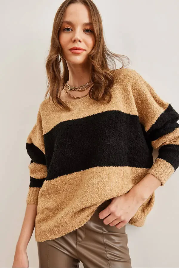 Women's Camel Soft Textured Chunky Cable Knit Sweater KZK-19000823 - 2