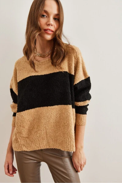 Women's Camel Soft Textured Chunky Cable Knit Sweater KZK-19000823 - 4