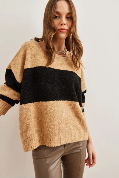 Women's Camel Soft Textured Chunky Cable Knit Sweater KZK-19000823 - 5