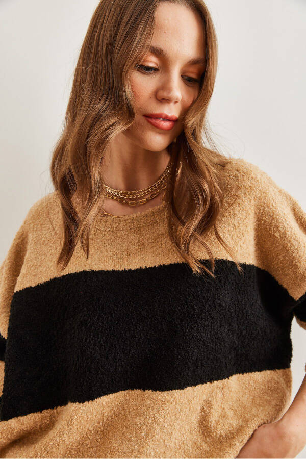 Women's Camel Soft Textured Chunky Cable Knit Sweater KZK-19000823 - 6