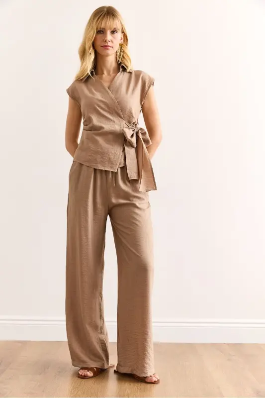 Women's Camel Tie Detail Top Blouse with Bottom Pockets - 4