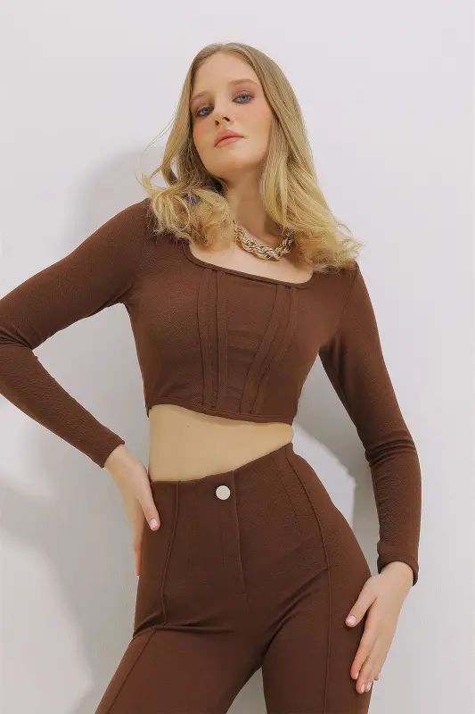 Women's Coffee Square Neck Front Stitched Crop Blouse ALC-X11437 - TREND ALAÇATI STILI