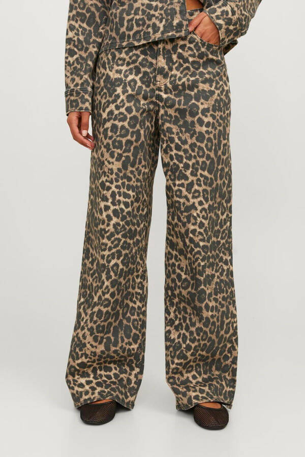 Women's comfortable leopard print pants - Sarah - 3