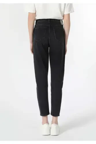 Women's comfortable straight leg denim pants. - COLIN’S (1)