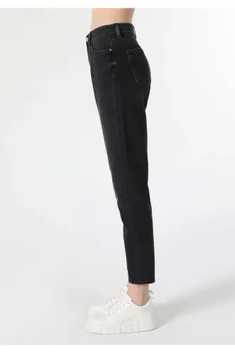 Women's comfortable straight leg denim pants. - 5