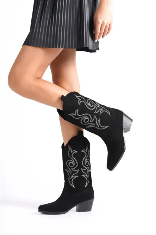 Women's Cowboy Boot - Embroidered Black - 4