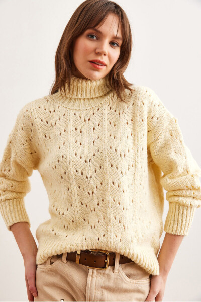 Women's Cream Crew Neck Soft Texture Knit Pullover KZK-19000892 