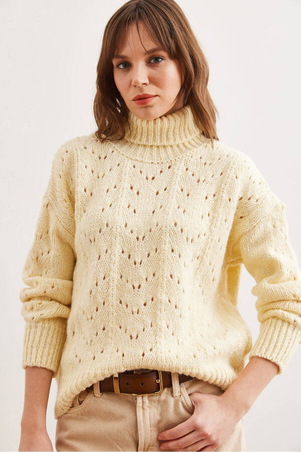 Women's Cream Crew Neck Soft Texture Knit Pullover KZK-19000892 - 2