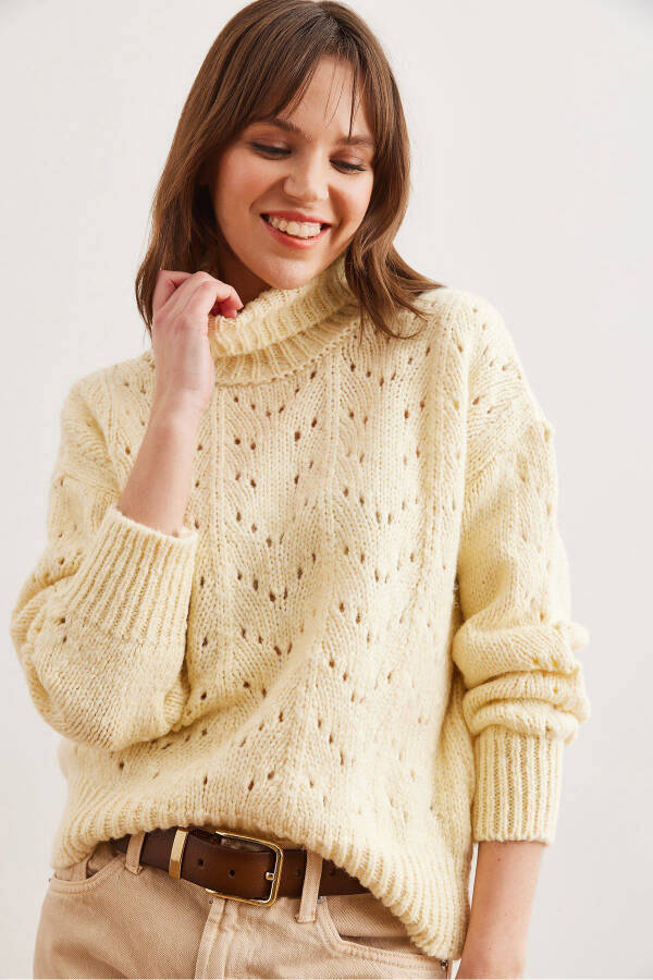 Women's Cream Crew Neck Soft Texture Knit Pullover KZK-19000892 - 3