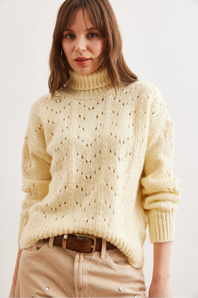 Women's Cream Crew Neck Soft Texture Knit Pullover KZK-19000892 - 4